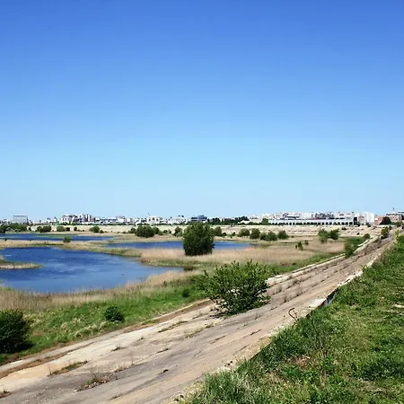 Vitan Modern Apartment, Sleeps 4 *