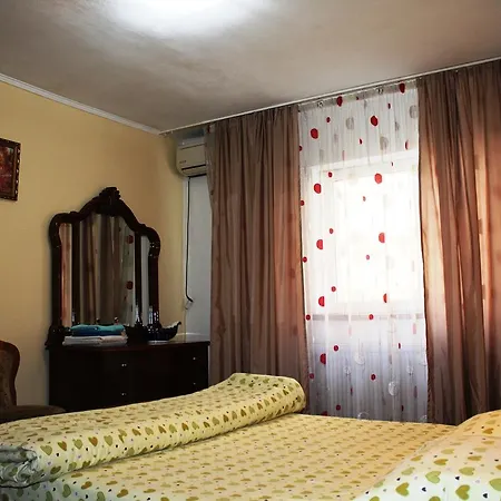 Vitan Modern Apartment, Sleeps 4 * Boekarest