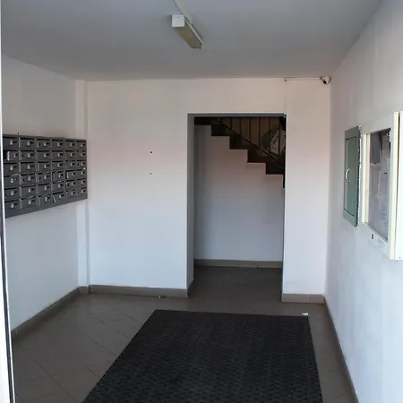 Vitan Modern Apartment, Sleeps 4 Apartment Bucharest