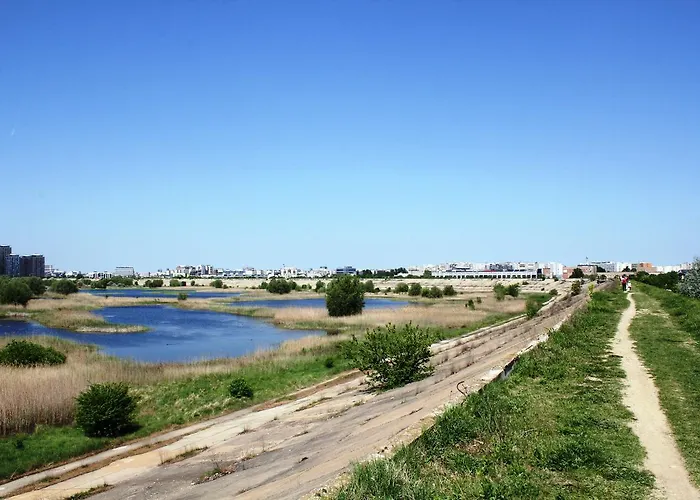 Vitan Modern Apartment, Sleeps 4 *